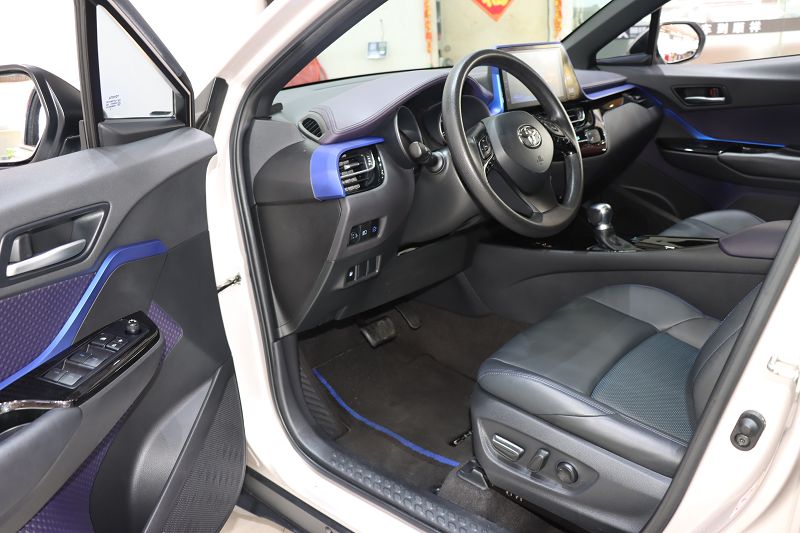 丰田C-HR 2020款 2.0L 领先版