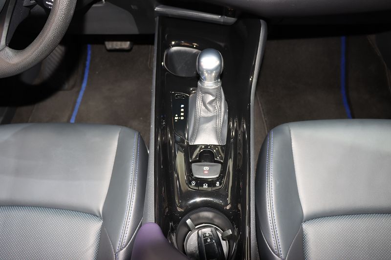 丰田C-HR 2020款 2.0L 领先版