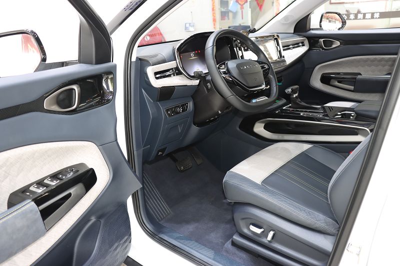 宝骏RM-5 2019款 1.5T CVT 24小时在线尊贵型 6座