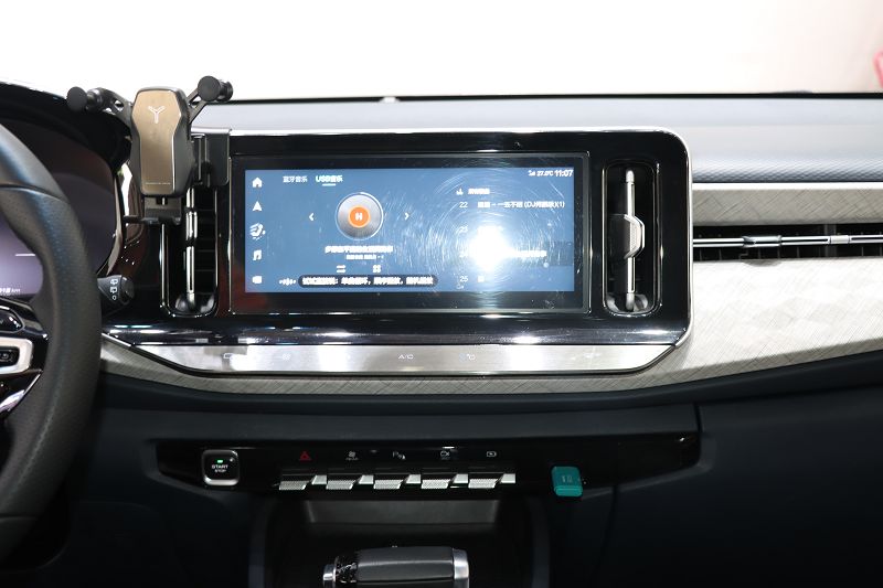 宝骏RM-5 2019款 1.5T CVT 24小时在线尊贵型 6座
