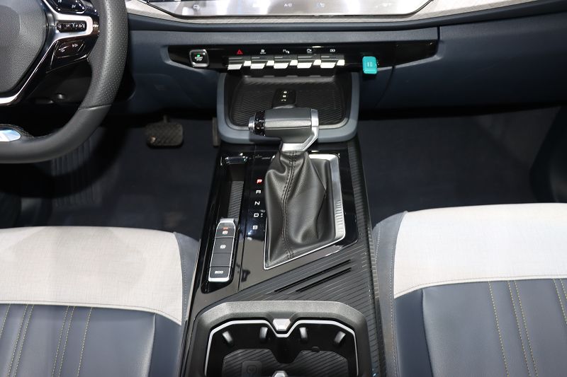 宝骏RM-5 2019款 1.5T CVT 24小时在线尊贵型 6座
