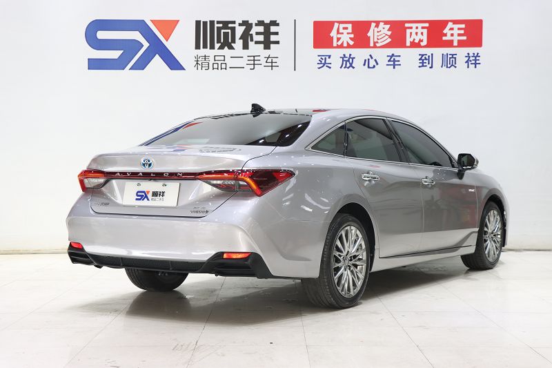 丰田 亚洲龙 2022款 双擎 2.5L XLE尊贵版