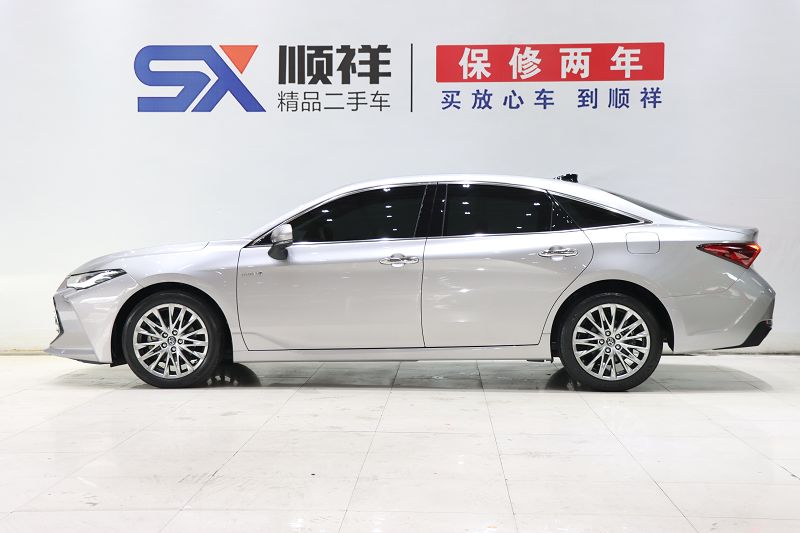 丰田 亚洲龙 2022款 双擎 2.5L XLE尊贵版