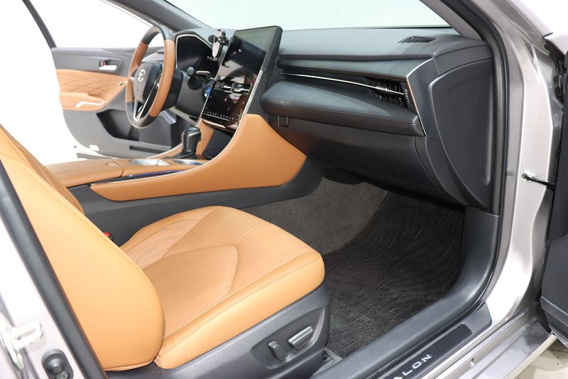 丰田 亚洲龙 2022款 双擎 2.5L XLE尊贵版