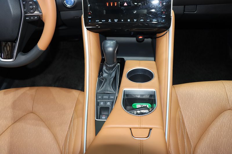 丰田 亚洲龙 2022款 双擎 2.5L XLE尊贵版