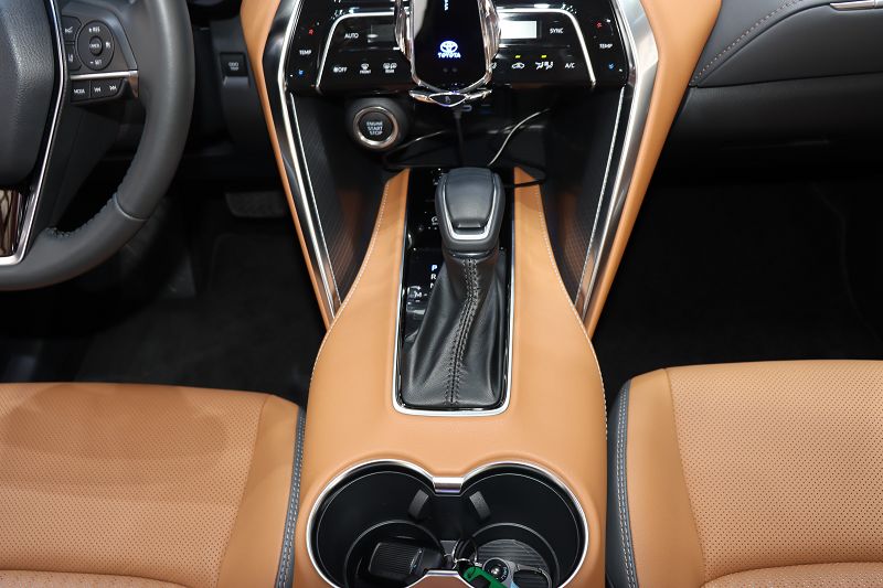丰田 威飒 2023款 2.0L CVT两驱尊贵版