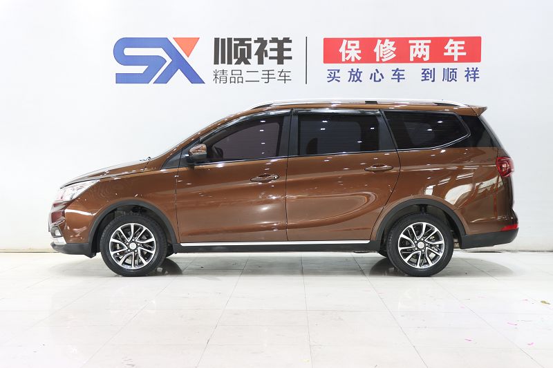 宝骏730 2021款 1.5T CVT时尚型 7座