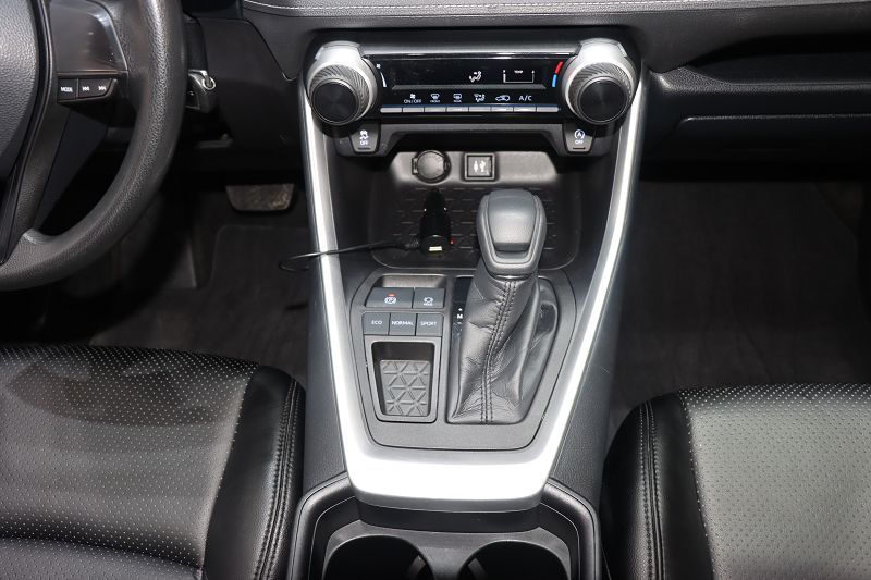 丰田 威兰达 2020款 2.0L CVT两驱领先版