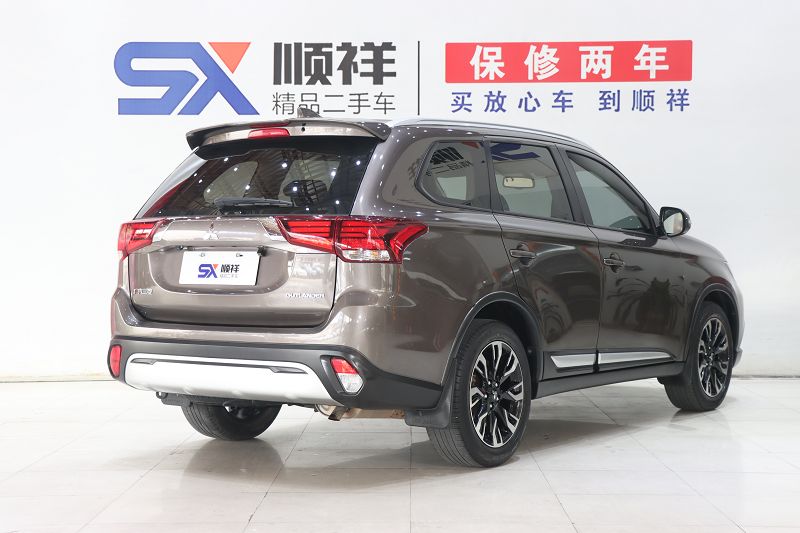 三菱 欧蓝德 2019款 2.0L 两驱畅享版 5座