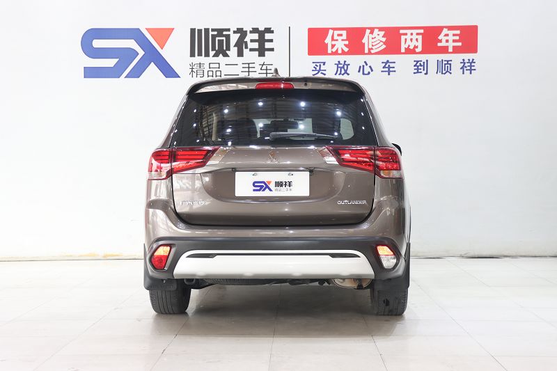 三菱 欧蓝德 2019款 2.0L 两驱畅享版 5座