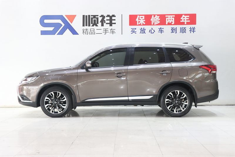 三菱 欧蓝德 2019款 2.0L 两驱畅享版 5座