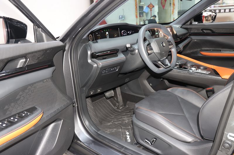 长安UNI-V 2022款 1.5T 智慧领航型