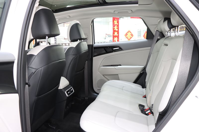 起亚狮铂拓界 2023款 1.5T 两驱尊贵版