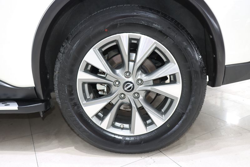 日产 楼兰 2021款 2.5L XE 两驱精英版 国VI
