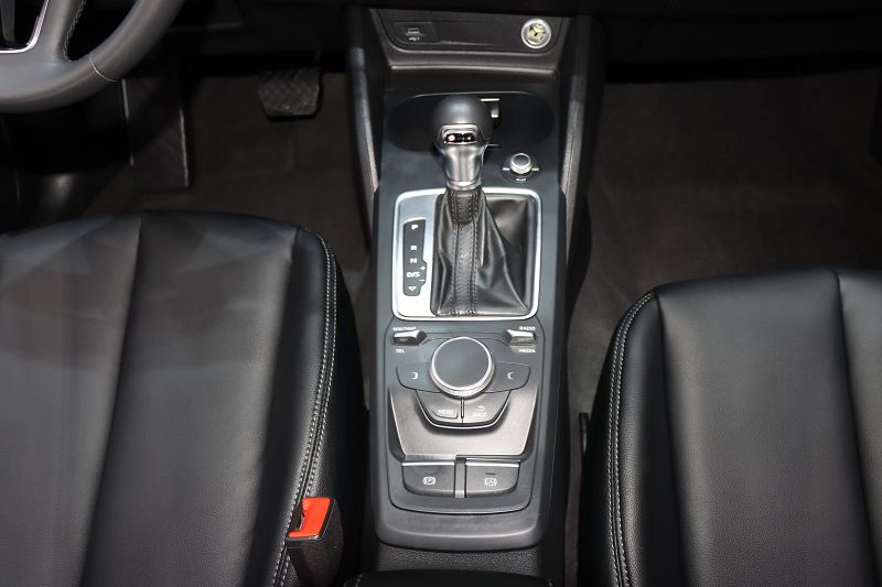 奥迪Q2L 2021款 35 TFSI 进取动感型