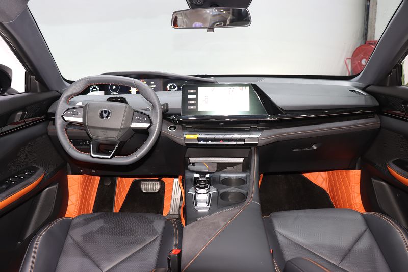 长安UNI-V 2022款 1.5T 运动版