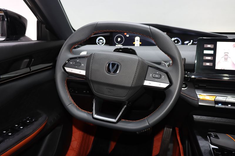 长安UNI-V 2022款 1.5T 运动版