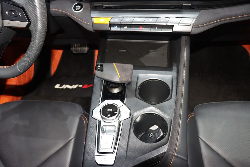 长安UNI-V 2022款 1.5T 运动版