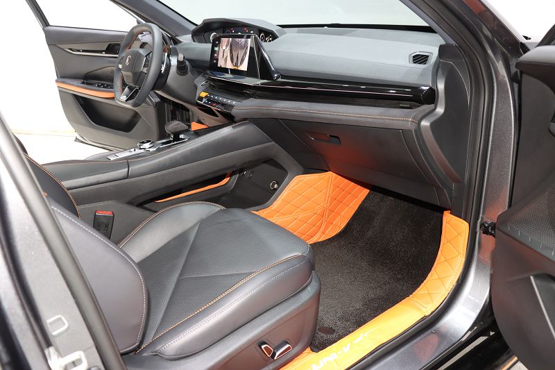 长安UNI-V 2022款 1.5T 运动版