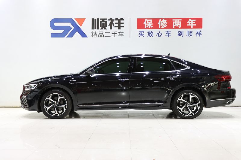 大众 帕萨特 2023款 改款 330TSI 星空豪华版