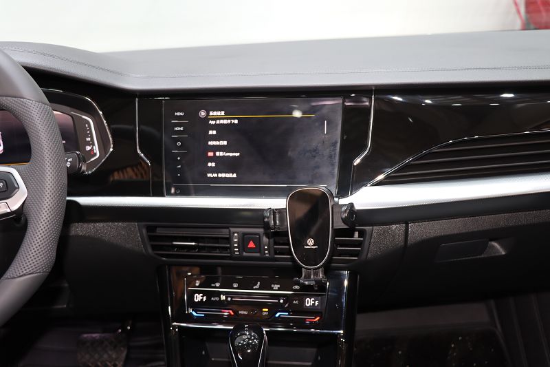 大众 帕萨特 2025款 出众款 380TSI 龙腾版