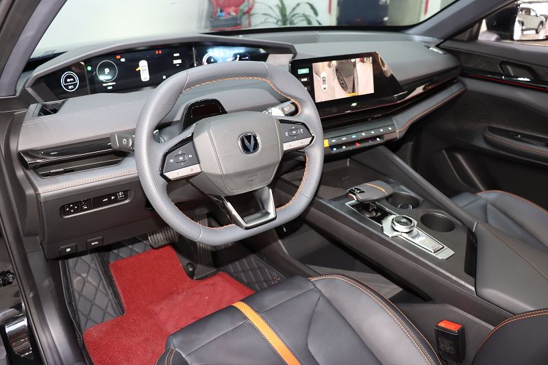 长安UNI-V 2024款 1.5T 尊贵型