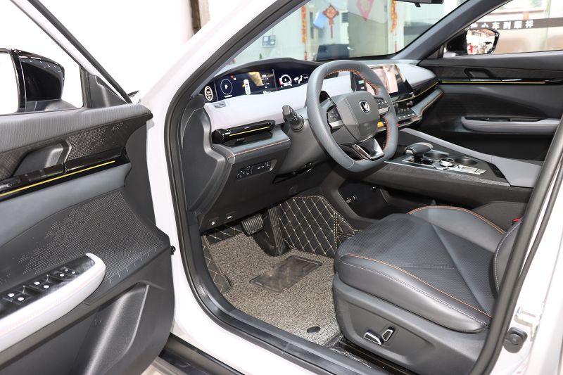 长安UNI-V 2022款 1.5T 尊贵型