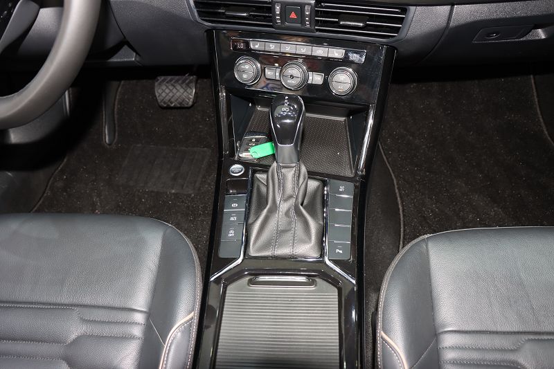 大众 帕萨特 2019款 330TSI 精英版 国V
