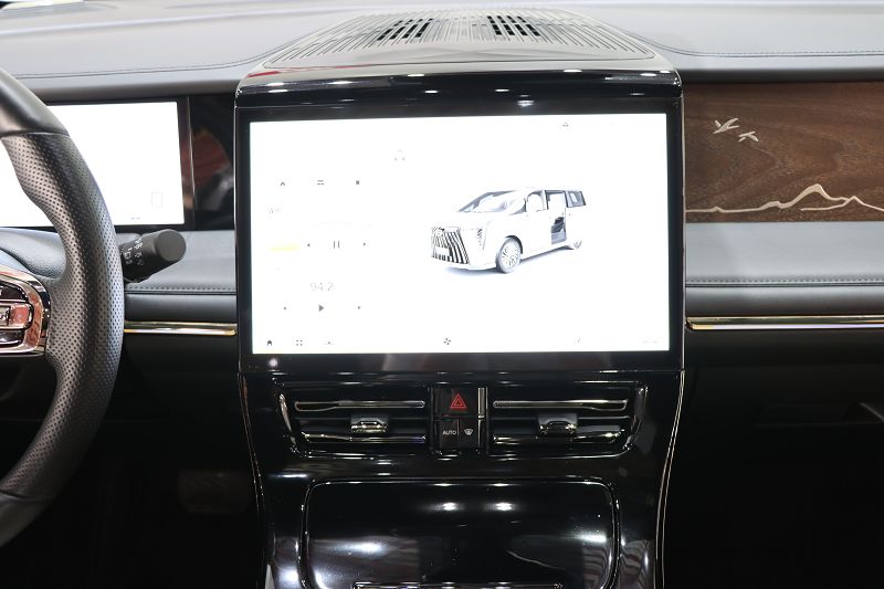 传祺M8 2023款 宗师系列 双擎 御尊版