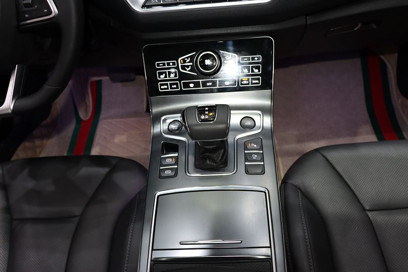 红旗H5 2020款 1.8T 自动智联旗畅版