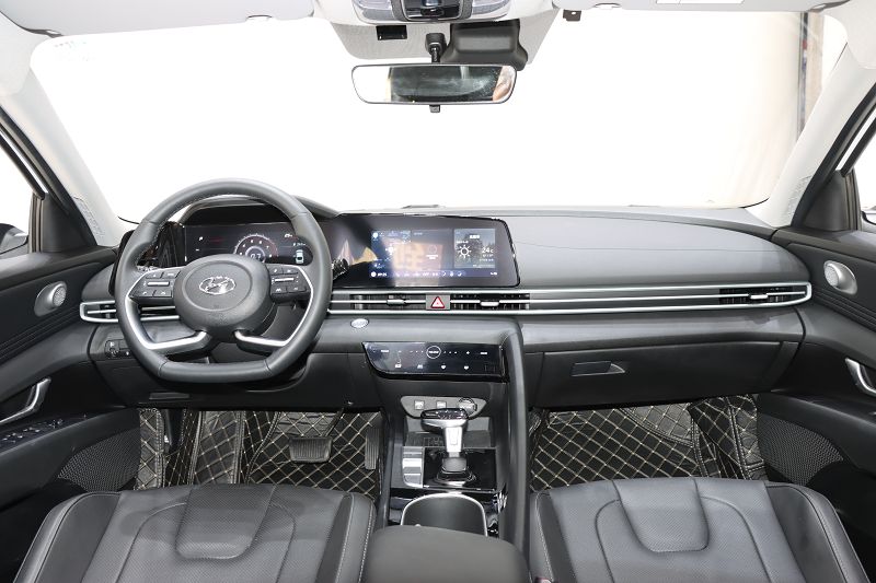 现代 伊兰特 2022款 1.5L CVT GLX精英版