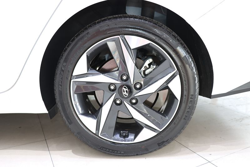 现代 伊兰特 2022款 1.5L CVT GLX精英版