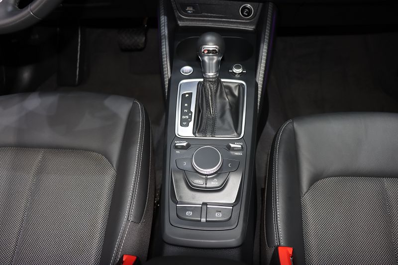 奥迪Q2L 2020款 35 TFSI 时尚动感型