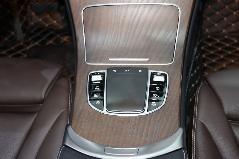 奔驰GLC级 2022款 GLC 260 L 4MATIC 豪华型