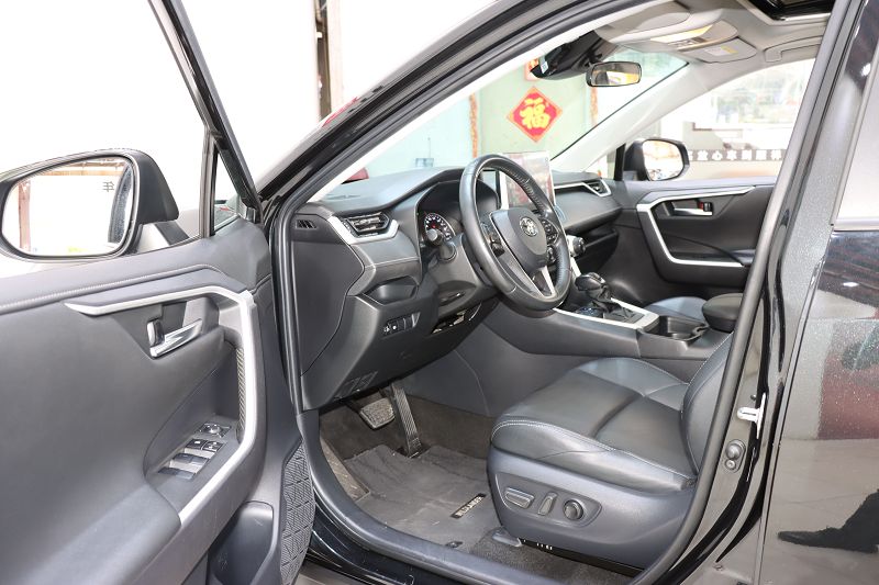 丰田 威兰达 2022款 2.0L CVT两驱豪华版