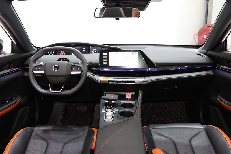 长安UNI-V 2023款 1.5T 尊贵型