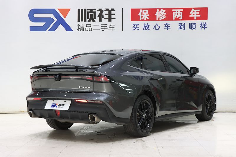 长安UNI-V 2022款 1.5T 尊贵型