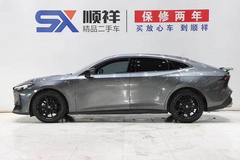 长安UNI-V 2022款 1.5T 尊贵型