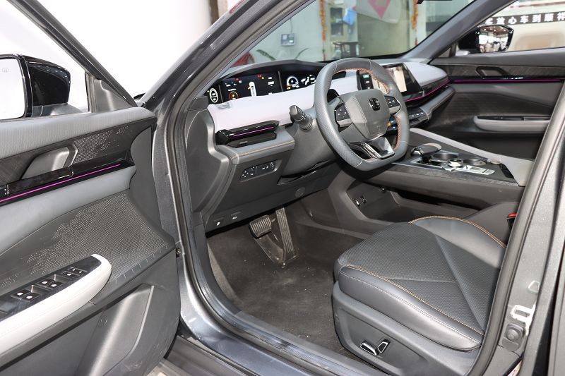 长安UNI-V 2022款 1.5T 尊贵型