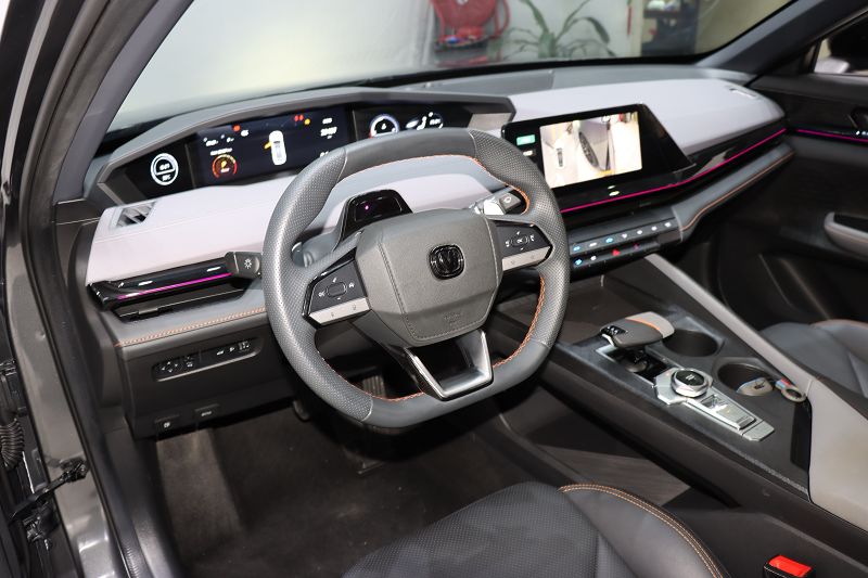 长安UNI-V 2022款 1.5T 尊贵型
