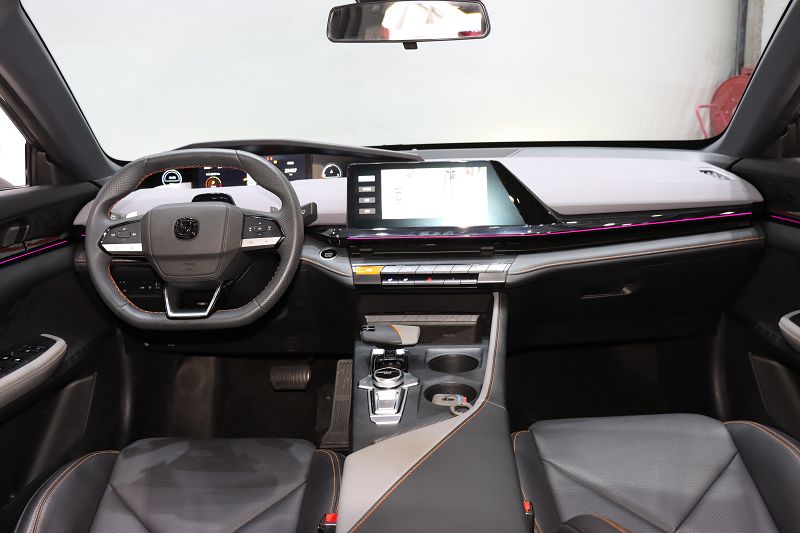 长安UNI-V 2022款 1.5T 尊贵型