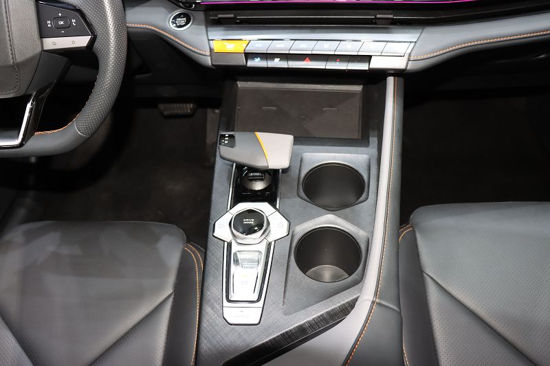 长安UNI-V 2022款 1.5T 尊贵型