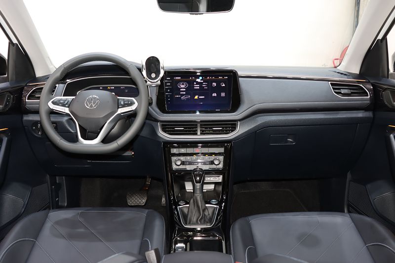 大众 途岳 2025款 新锐 300TSI 锐享版