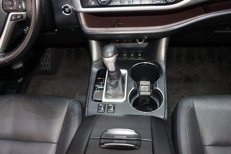 丰田 汉兰达 2018款 2.0T 四驱尊贵版 7座 国VI